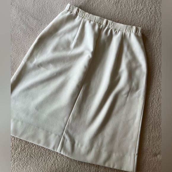 Vintage 80s Cream Pencil Skirt – Oui Petites by Tan Jay XS/S - Picture 8 of 11